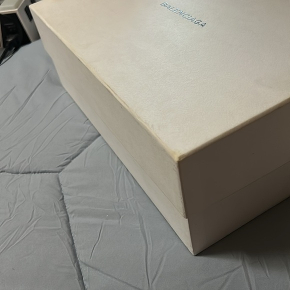 Balenciaga empty box and dust bag - Picture 9 of 10
